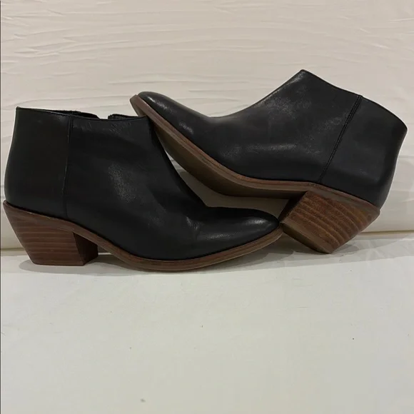 Black leather Ankle Boots with Minimalist Design sz 5 - Picture 15 of 15